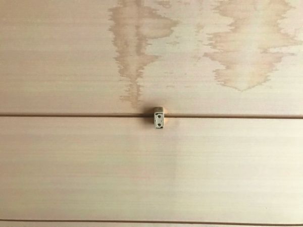 これって雨漏り？屋根に登らなくても判断できるチェックポイントとは？