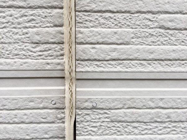外壁に欠かせないシーリング工事とは？役割や劣化症状について