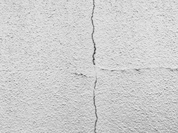 大雨、台風シーズン前にやっておきたい!自分でできる外壁チェック