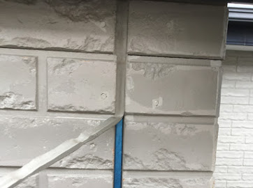 東京都国立市にて外壁塗装用のコーキング撤去作業！