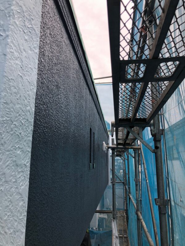 東京都立川市　N様邸　外壁塗装工事　中塗り作業完了