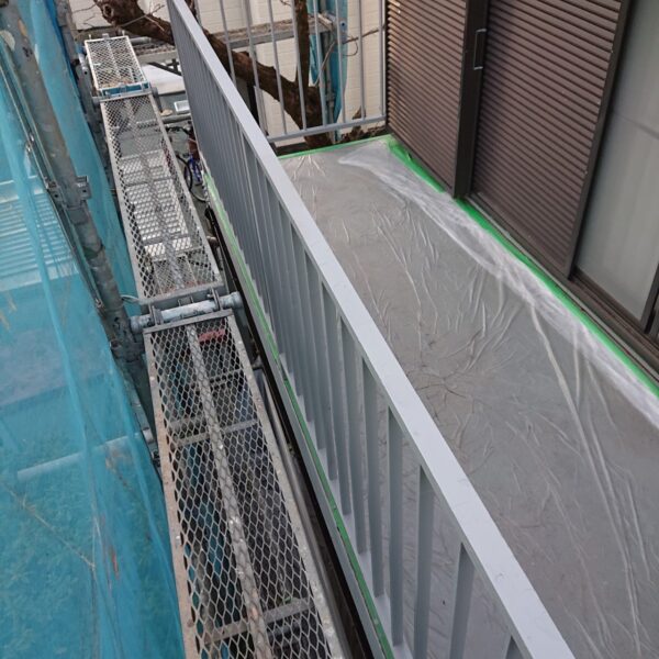 東京都立川市　外壁塗装　付帯部　下塗り作業