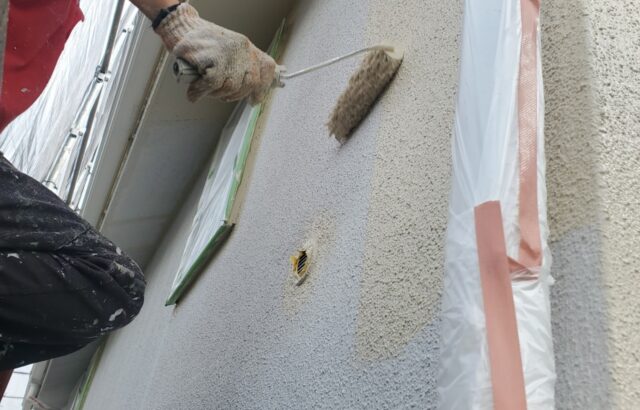 東京都国分寺市　Y様邸　外壁塗装工事　中塗り塗装