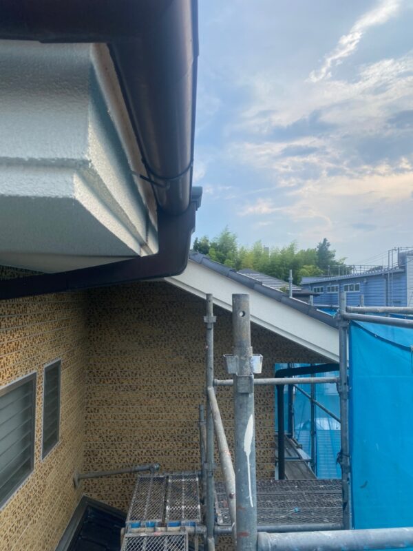 東京都国分寺市　M様邸　外壁塗装工事　破風板・軒天　塗装完了