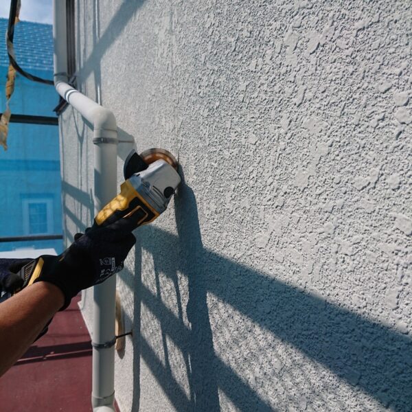 東京都国立市　Y様邸　外壁塗装工事　下地処理　クラック　Vカット工法