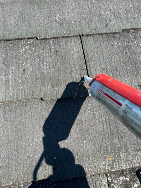東京都国立市　U様邸　屋根塗装工事　下地処理　クラック補修