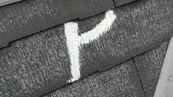 東京都国立市　F様邸　屋根塗装工事　下地処理　ひび割れシーリング施工