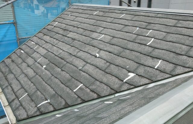 東京都国立市　F様邸　屋根塗装工事　下地処理　ひび割れシーリング施工