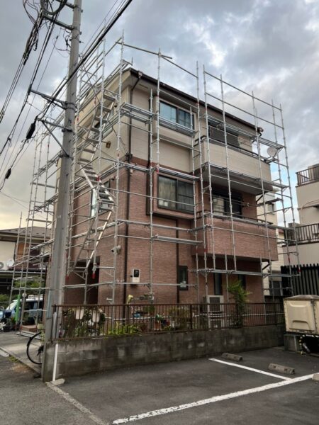 東京都国立市　O様邸　屋根・外壁塗装工事　足場の仮設作業