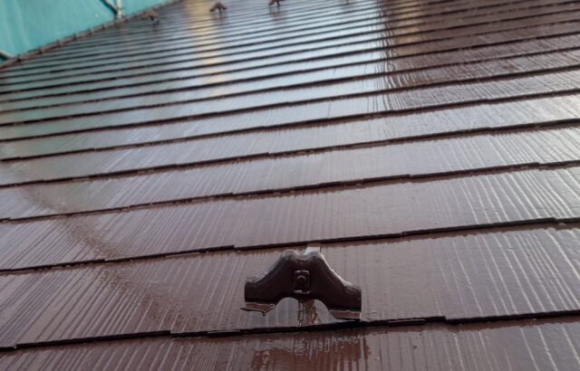 東京都立川市　H様邸　屋根塗装工事　タスペーサー設置～中塗り　縁切りとは
