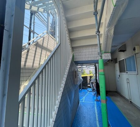東京都立川市　マンション　屋外階段の塗装　鉄部の下塗り工程