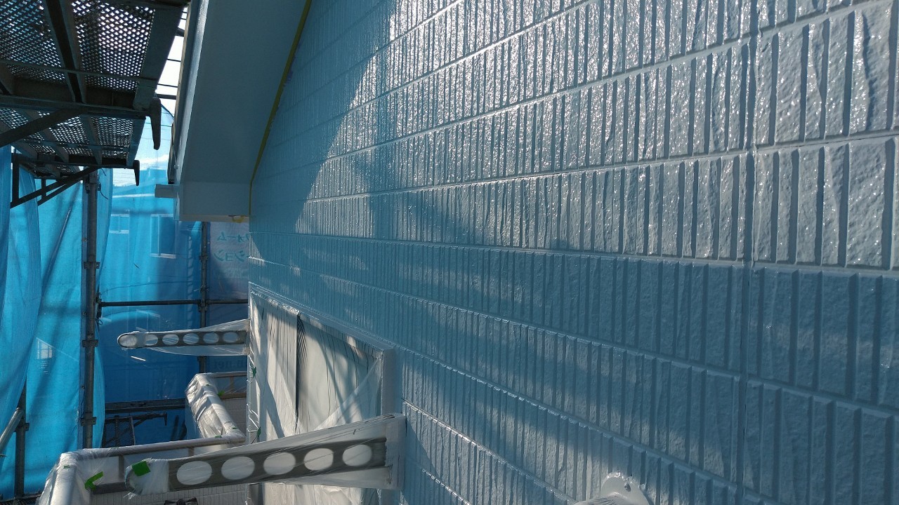 東京都国分寺市　S様邸　外壁塗装・屋根カバー工事　外壁の中塗りと塗料の選び方