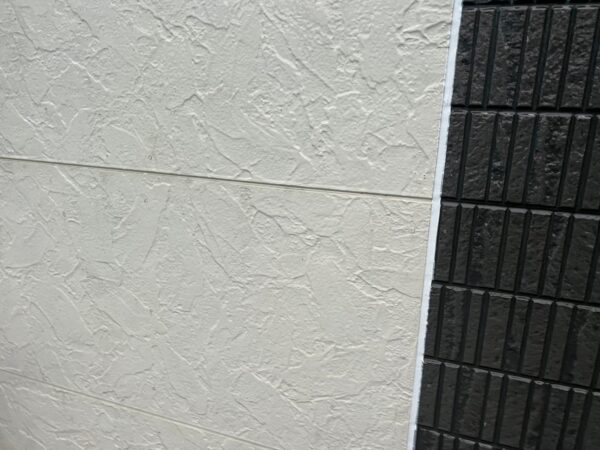 東京都国分寺市　M様邸　外壁塗装工事　塗装面を整えるために高圧洗浄をおこないました
