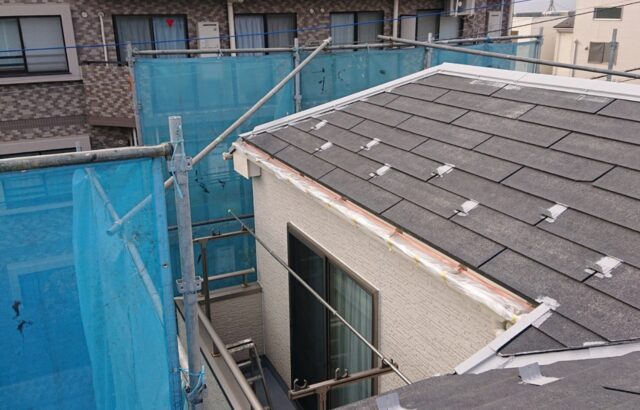 東京都国立市　D様邸　屋根塗装工事　鉄部の錆止め塗装・下塗り塗装