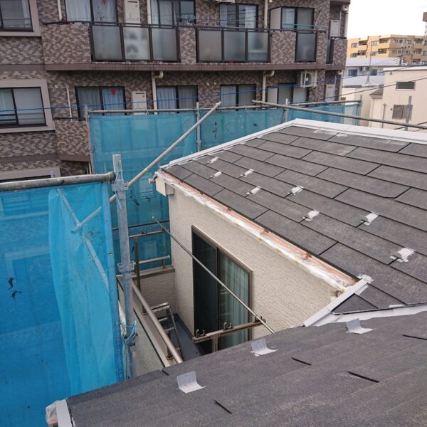 東京都国立市　D様邸　屋根塗装工事　鉄部の錆止め塗装・下塗り塗装