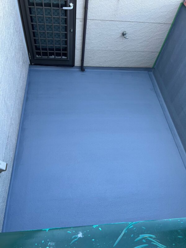 東京都国立市　Y様邸　ベランダ防水工事　防水材塗布～トップコート塗布～施工完了