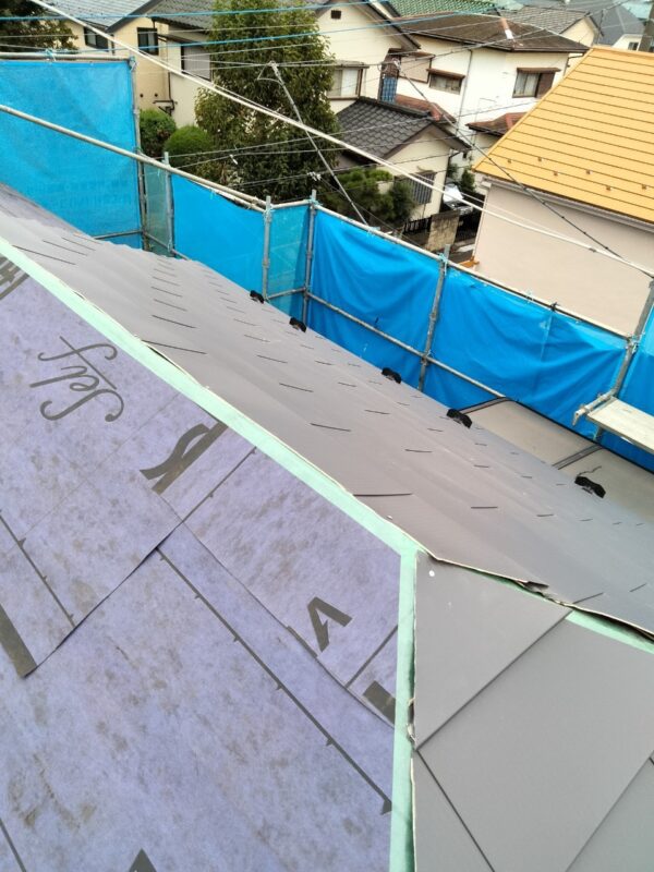 東京都立川市　O様邸　屋根葺き替え工事　新しい屋根材を設置しました