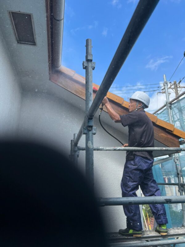 東京都国分寺市　U様邸　屋根・外壁塗装工事　下地処理　高圧洗浄作業