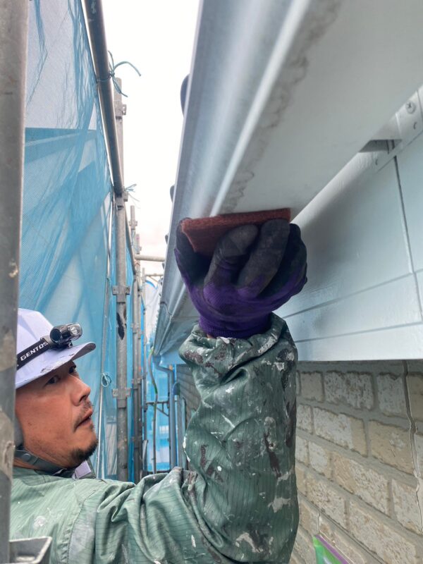 東京都立川市　W様邸　付帯部塗装　雨樋　ケレン～下塗り～中塗り～上塗り