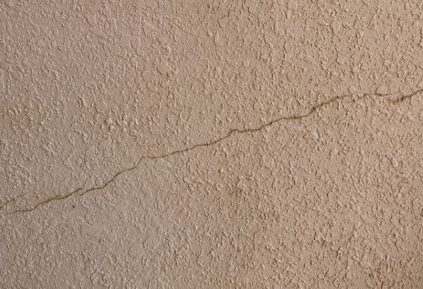 外壁のひび割れを防ぐためには？予防策について