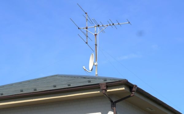 アンテナがある場合の屋根塗装はどうする？工事前に確認すべき注意点とは？