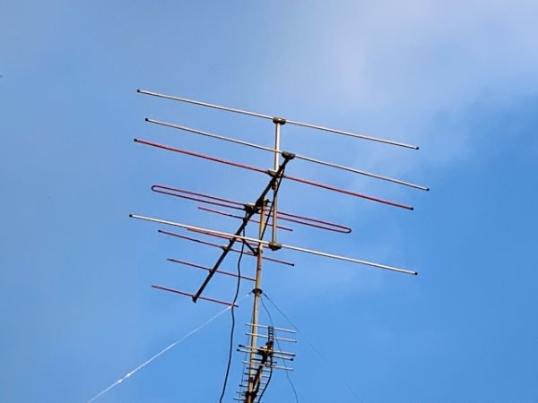 アンテナがある場合の屋根塗装はどうする？工事前に確認すべき注意点とは？