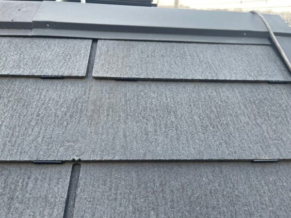 東京都立川市 T様邸 屋根塗装工事 タスペーサー設置は雨漏り防止のために重要な工程です!