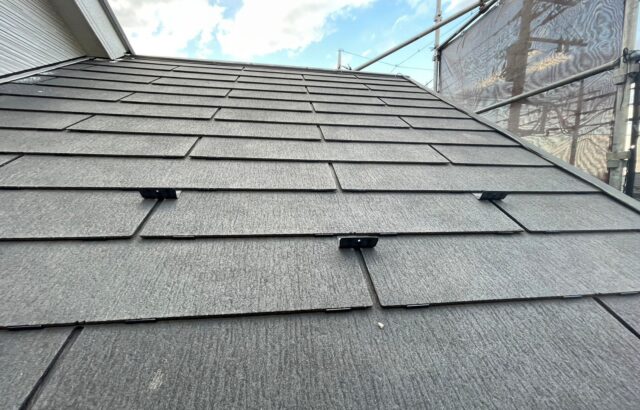 東京都立川市　T様邸　屋根塗装工事　タスペーサー設置は雨漏り防止のために重要な工程です！