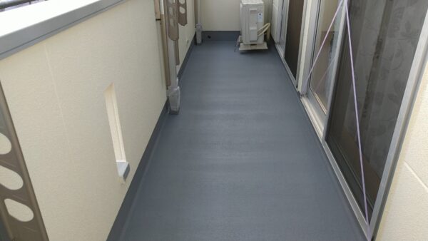 東京都国分寺市　F様邸　ベランダ防水工事　トップコート塗布で施工完了