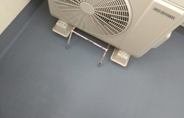 東京都国分寺市　F様邸　ベランダ防水工事　プライマー塗布・一層目の防水材塗布をおこないました