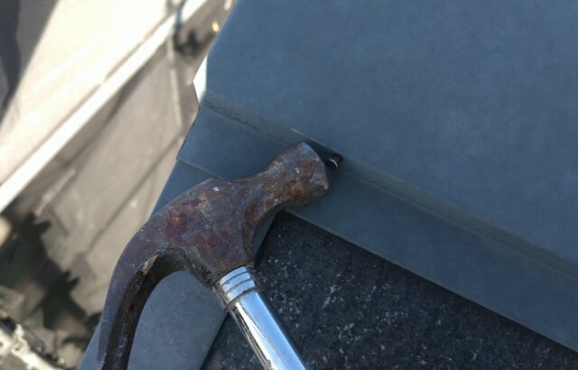 東京都国分寺市　F様邸　屋根塗装工事　棟板金補修　安全性を高めるために釘の打ち直しをおこないました！