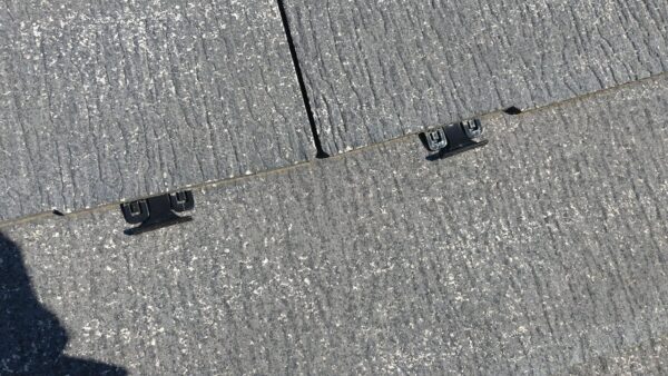 東京都国分寺市 F様邸 屋根塗装工事 縁切りをするためにタスペーサーを取り付けました!