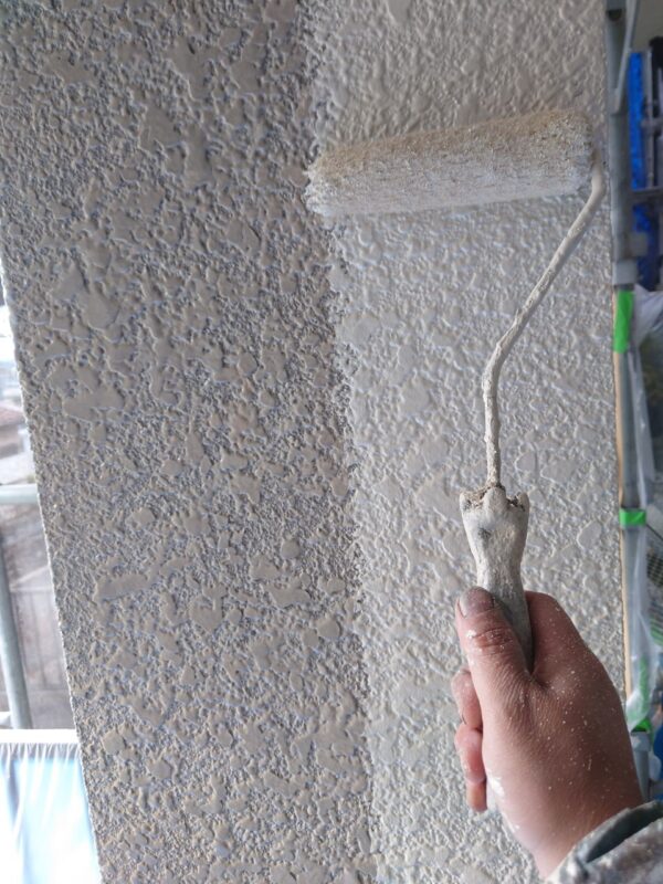 東京都国分寺市 M様邸 外壁塗装工事 塗膜厚を確保するために中塗りは重要!