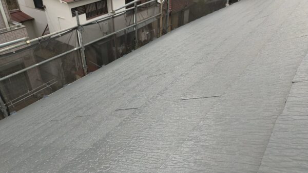 東京都国分寺市 F様邸 屋根塗装工事 中塗り塗装の役割とは?