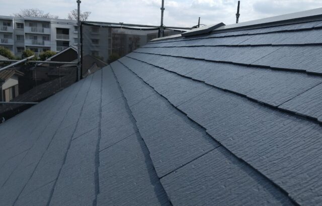 東京都国分寺市　F様邸　屋根塗装工事　最終工程の上塗りをおこない施工完了！