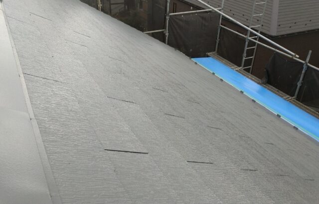 東京都国分寺市　F様邸　屋根塗装工事　中塗り塗装の役割とは？