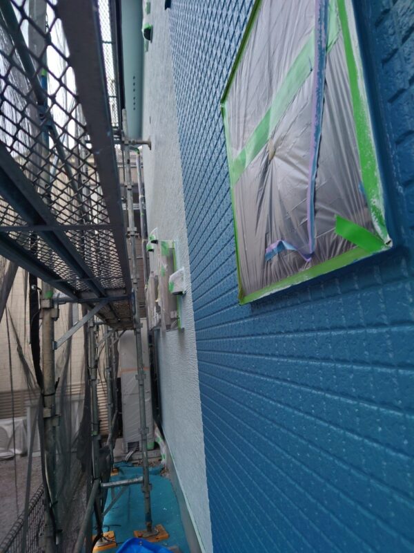 東京都立川市 K様邸 外壁塗装工事 中塗り~上塗りによって新築のような外観へ