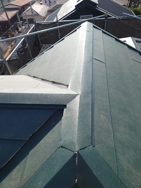 東京都国分寺市 M様邸 屋根カバー工法 棟板金を取り付けて施工完了!