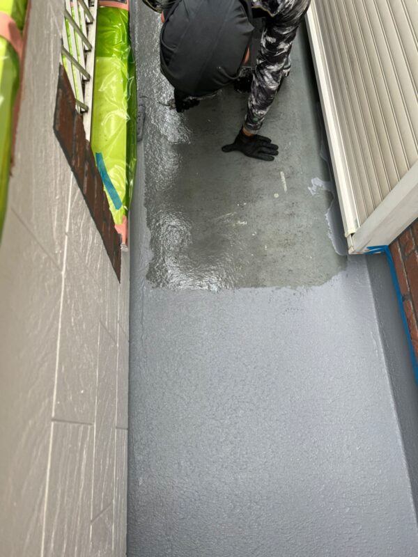 東京都国分寺市 Y様邸 ベランダ防水工事 清掃作業からスタート!