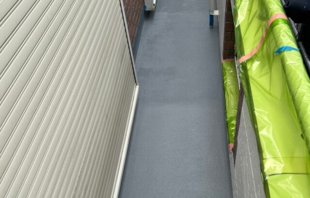 東京都国分寺市　Y様邸　ベランダ防水工事　清掃作業からスタート！