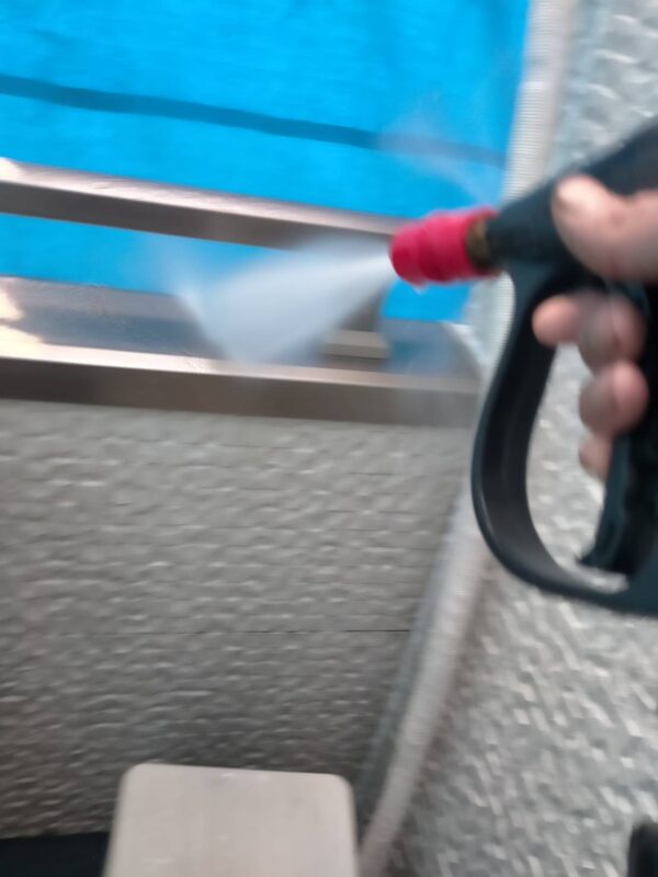 東京都国立市 H様邸 外壁塗装工事 高圧洗浄によって新しい塗料の密着性が向上します!