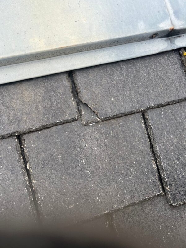 東京都武蔵村山市 F様邸 屋根塗装工事 棟板金 欠けの補修方法は?