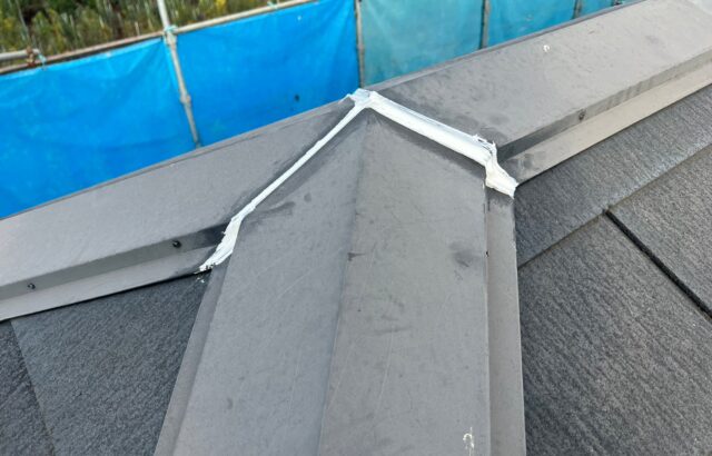 東京都武蔵村山市　A様邸　屋根塗装工事　棟板金の継ぎ目にコーキング処理は必要？