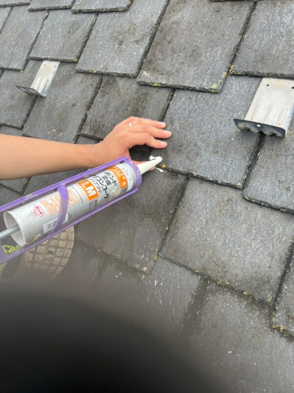 東京都武蔵村山市 F様邸 屋根塗装工事 棟板金 欠けの補修方法は?