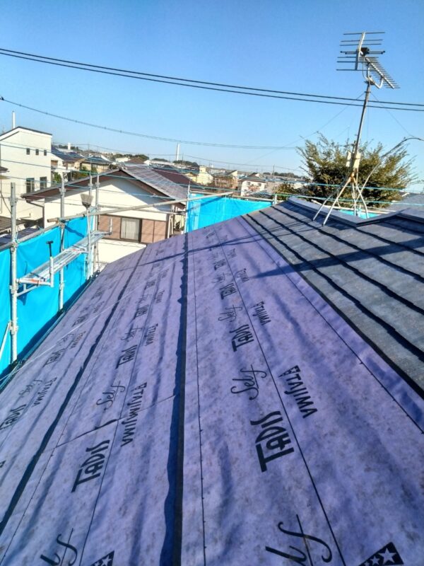 東京都国立市 U様邸 屋根カバー工法 ルーフィング敷設で屋根の土台作り