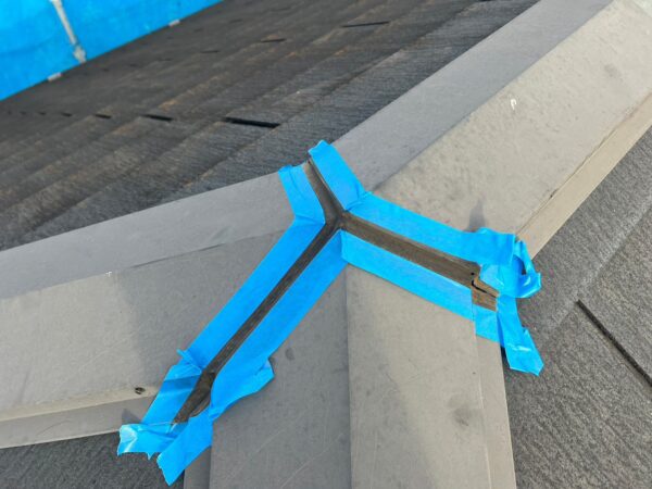 東京都武蔵村山市 A様邸 屋根塗装工事 棟板金の継ぎ目にコーキング処理は必要?