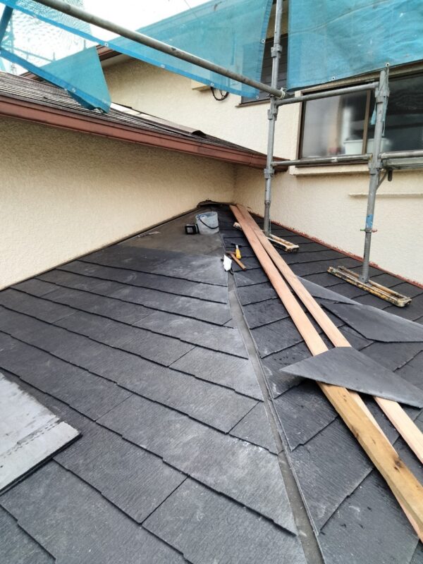 東京都立川市 I様邸 下屋根工事 仕上げ屋根材施工と棟板金施工で完工