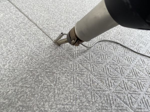 長尺シートとは?メリットや廊下・階段に向いている理由